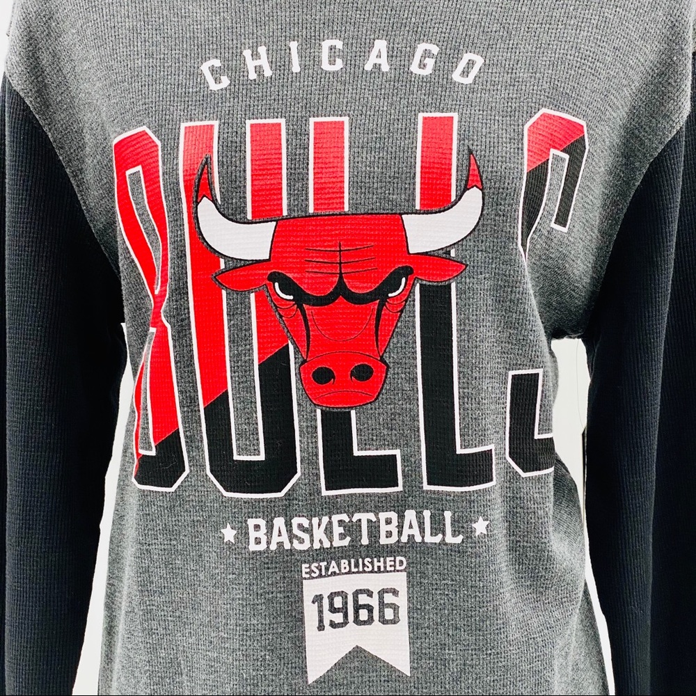 🎉Authentic NBA Chicago Bulls Long Sleeve ShirtA01 - Picture 2 of 7